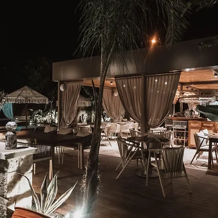 Asha Alacati מלון *