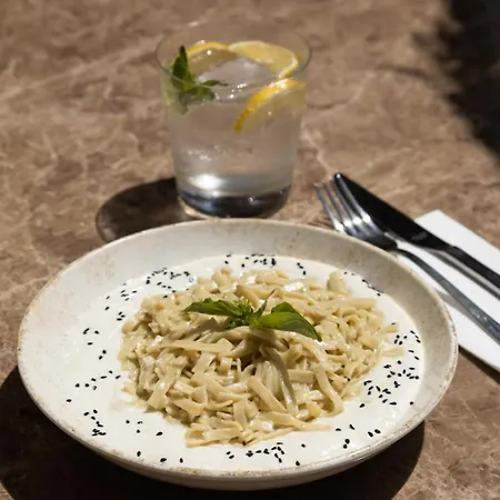 Asha Alacati Кешме